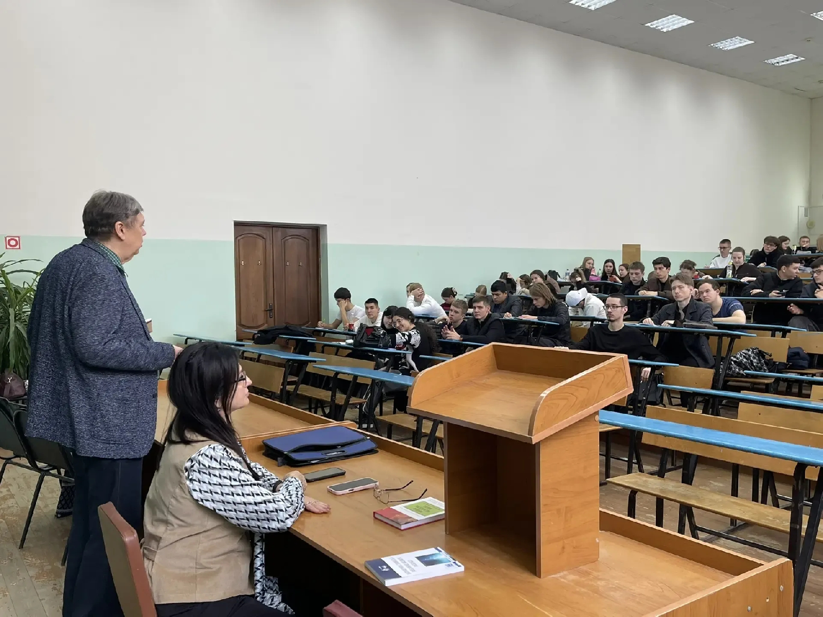 Доктор юрид. наук, доцент, заведующий кафедрой теории и истории государства и права Кубанского государственного университета Гюльназ Адыгезалова провела для студентов Юридического Института открытую лекцию. Лекция проведена совместно с д.ю.н,,д.и.н.,профессором.,заведующим кафедрой теория государства и права и политология Пензенского государственного университета А.Ю.Саломатиным.